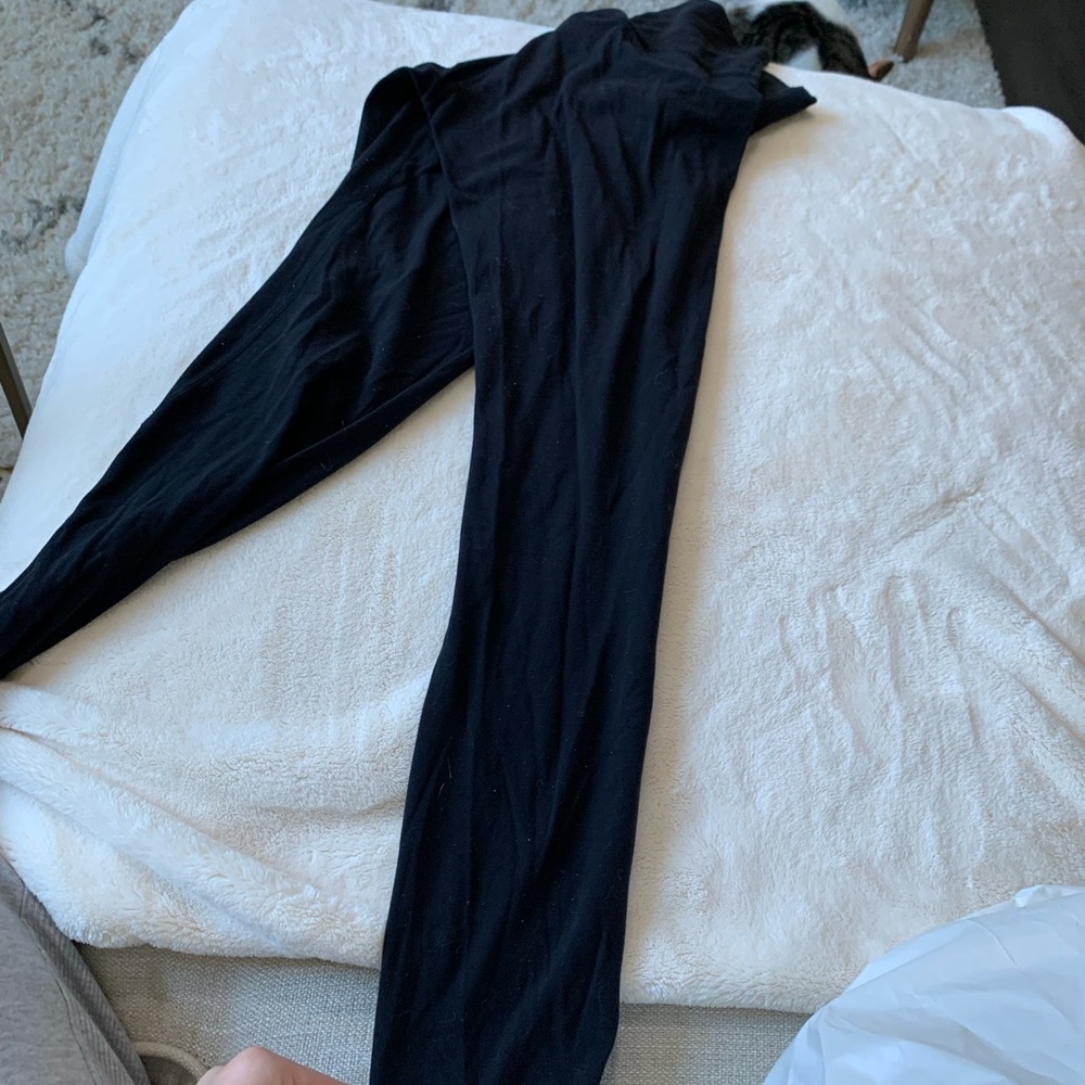 Lululemon aligns. 7/8. Black. Lightly worn.